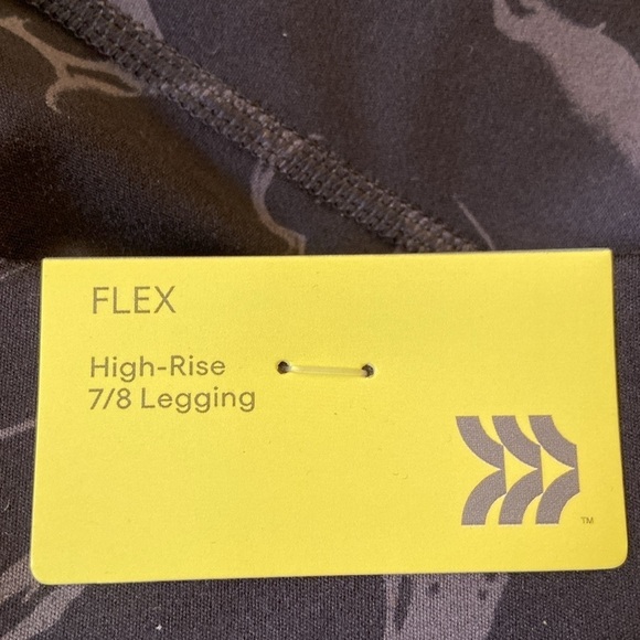 NWT All In Motion Women's Flex High
Rise 7/8 Leggings XS Jet Black - Picture 3 of 4